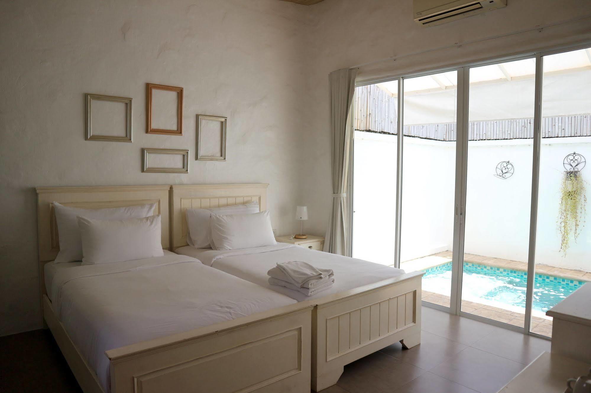 Costa Village Pool Villa Pantai Jomtien Bagian luar foto